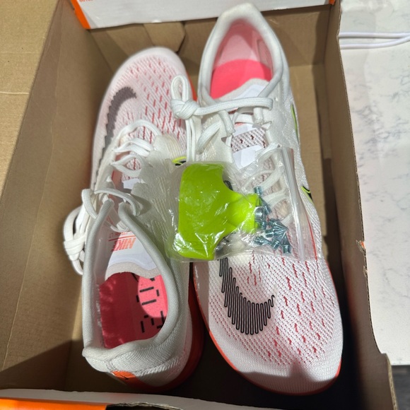 Nike White and Pink Running LT FOUR spike - Picture 1 of 3